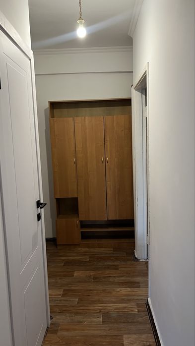 Шкаф для прихожей, в отличном состоянии, очень бережно им пользовалась