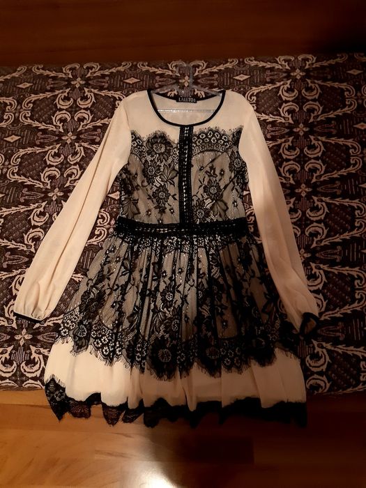 Дамска рокля бежова