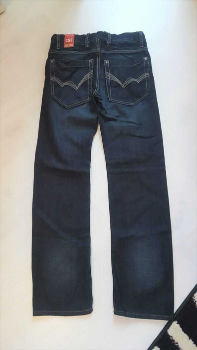 Нов страхотен лот от Англия - дънки + 2 блузи