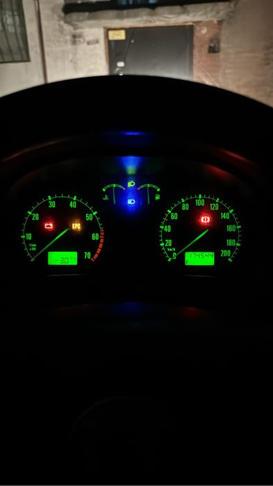 Продам машину Шкода фабия