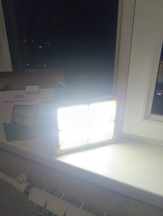 Quyosh panelli projektor fonarlar sotiladi