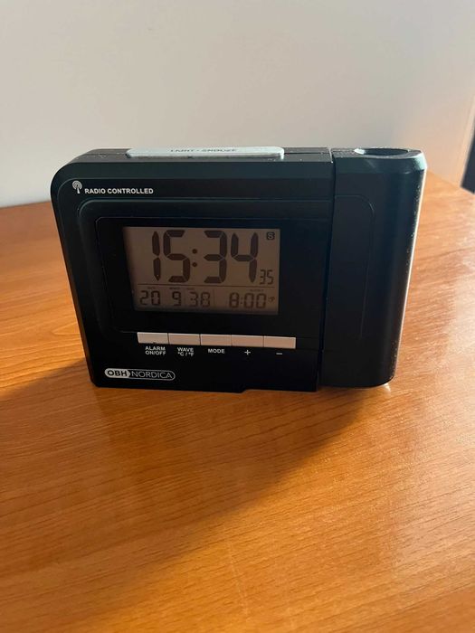 Ceas de masă digital cu ieșire de proiecție laser OBH Nordica Radio Controlled