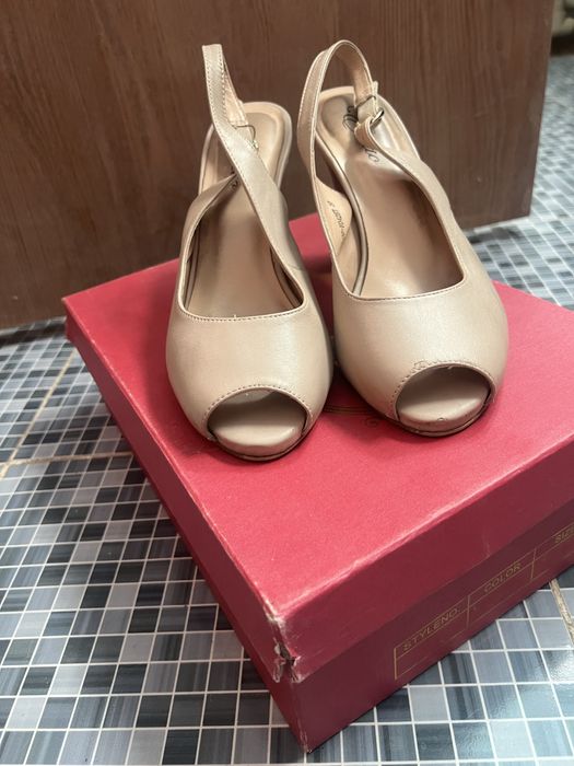 Продам туфли босоножки