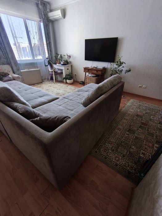 Продам диван на реставрацию