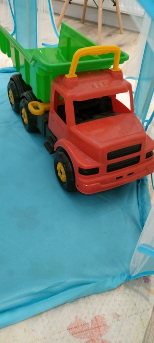 Куклы, машина, ишрушки