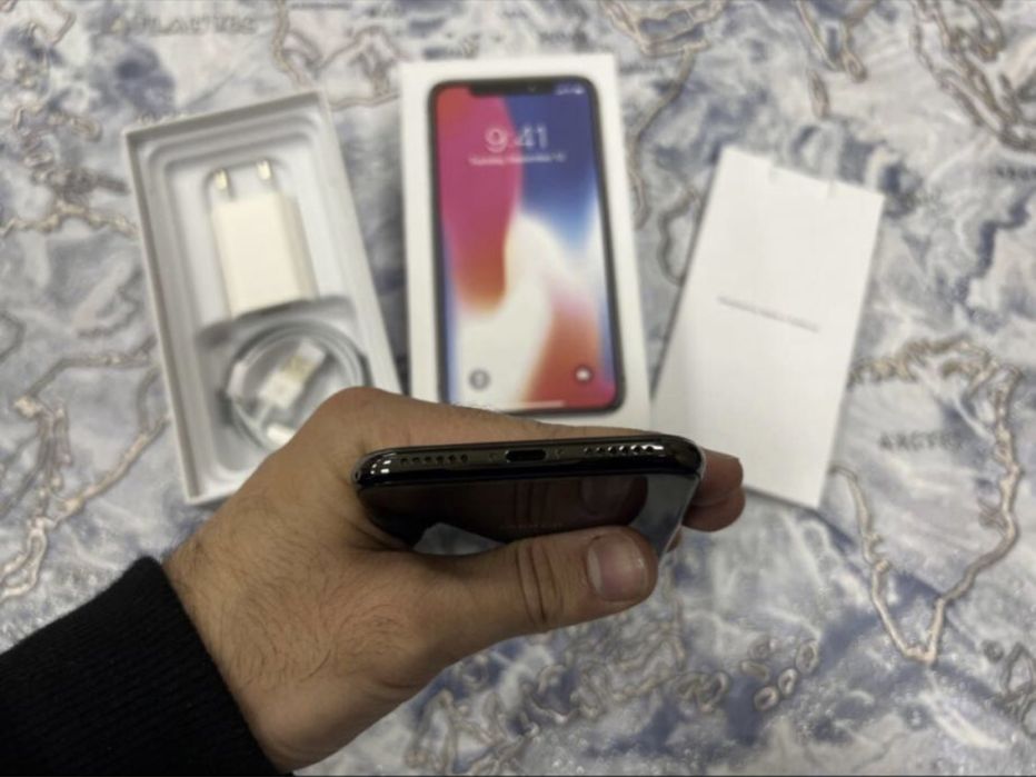 Телефон iPhone X