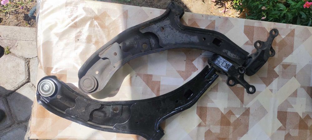 Предни шарнири с носачи - Нисан Алмера