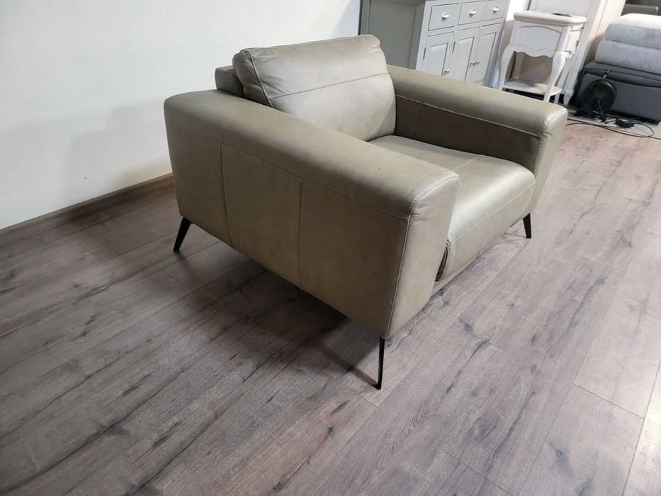 Бежов кожен фотьойл 100 % естествена кожа