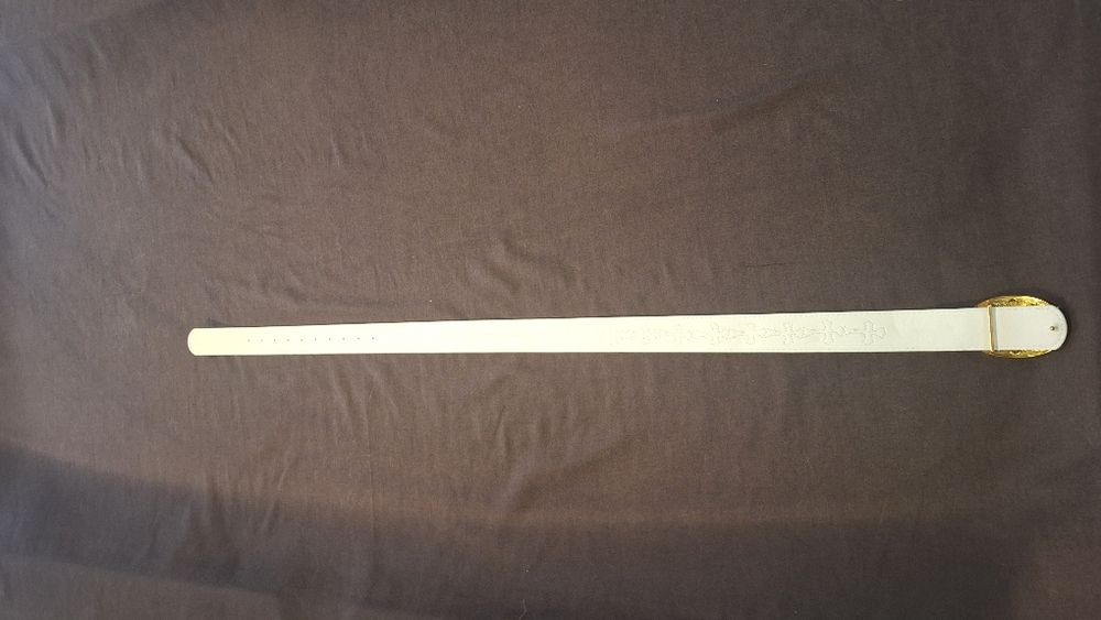 Curea chrome hearts alba cu catarama aurie