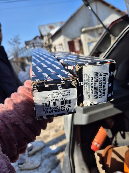 Vând amortizoare noi