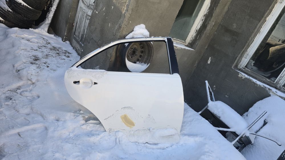 Продам дверь камри 40