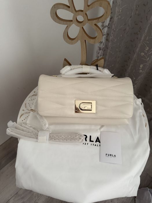 Нова дамска чанта Furla естествена кожа в цвят екрю