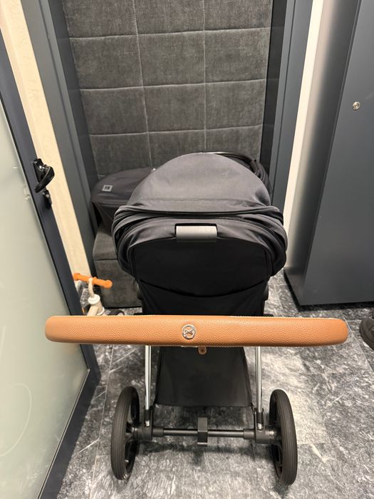Cybex Priam 4 Platinum + два коша + зимен чувал + аксесоари