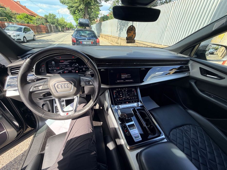 Audi Q8 S-line Black Edition