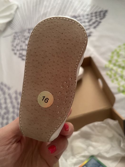 Модерни бебешки обувки /буйки/, изработени от 100% естествена кожа.