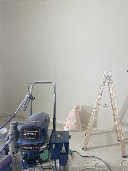 Машинна шпакловка и боя. Комплексни строителни ремонти-Варна