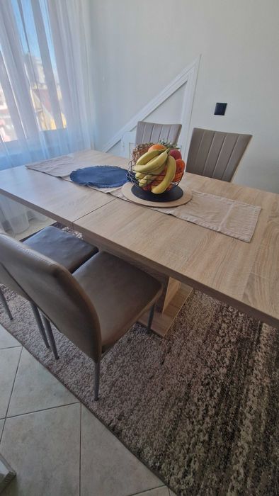 Маса дъб сонома с Четири стола, кожа беж и сребристо