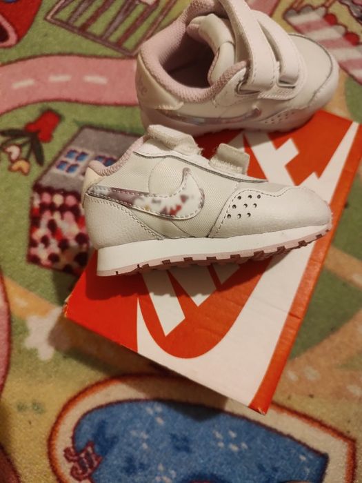 Vind in conditii bune adidași pt bebelusi