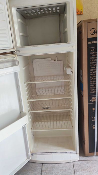 Продавам немски хладилник