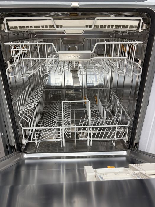 Miele G 6360 SCVi миялна за пълно вграждане AutoOpen/ инверторна/24 м