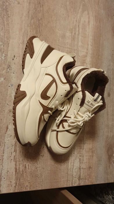 Женские новые кроссовки