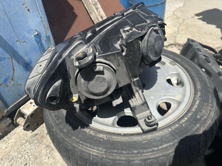 Vw Caddy 22г ляв фар оригинален