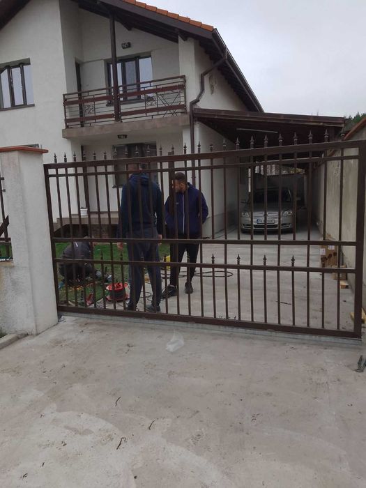 Врати, парапети и други изделия от желязо