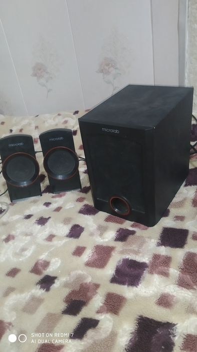 Самвуфер микролаб играет хорошо басс норм