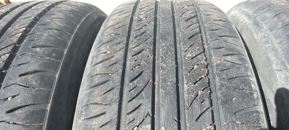 продам б/у комплект шин R 16