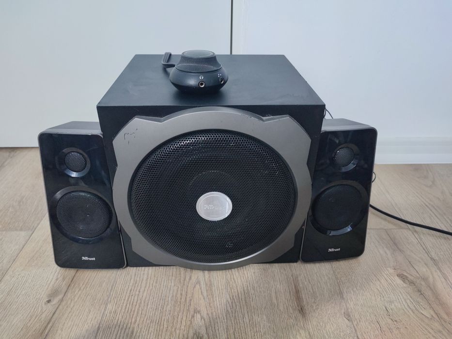 Subwoofer Trust si 2 sateliti