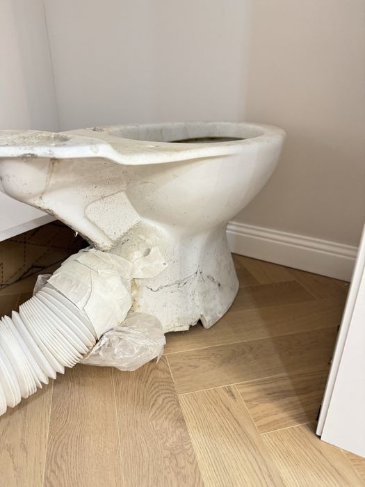 Продам унитаз 5000