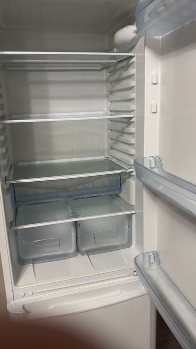 Продается холодильник Indezit