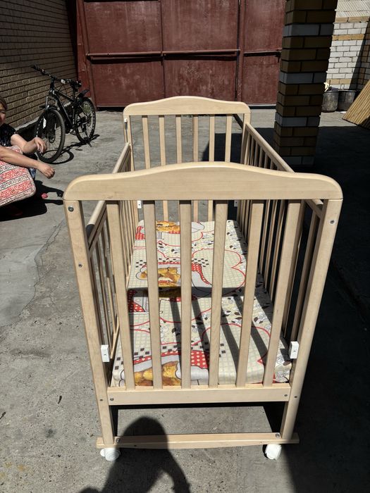 Продам детскую кроватку