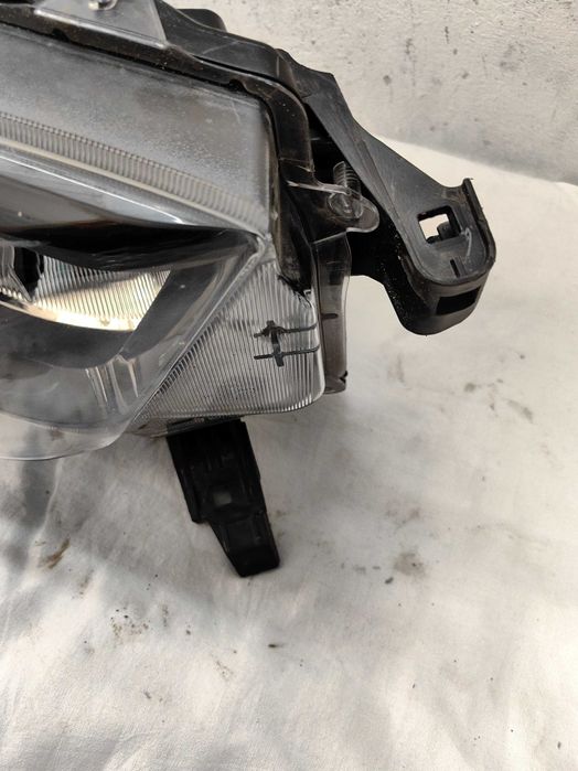 Оригинални  фарове Ляв Десен  Тойота  Toyota Hilux 2018