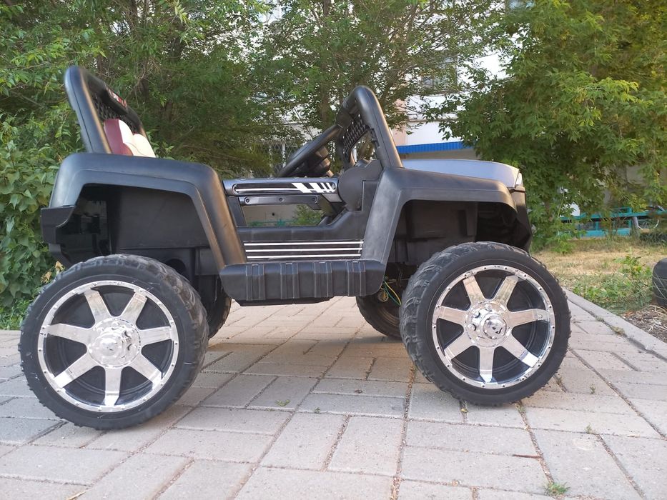 Продам детскую машинку