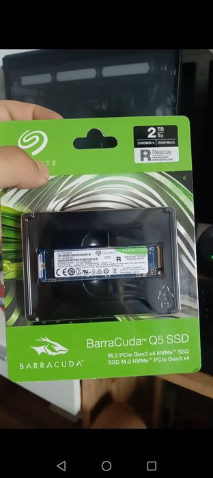 Ssd M2 nvme 2tb și de 1tb sata ssd