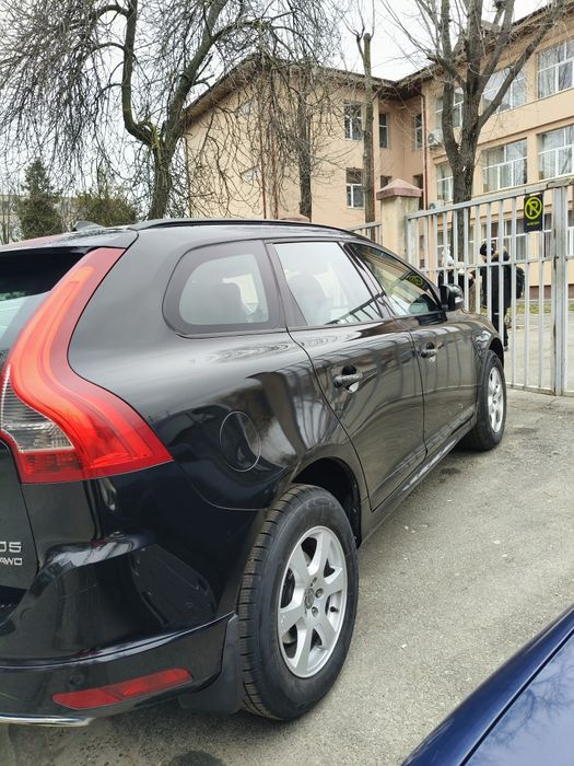 Volvo XC60 D5 AWD 220 cp – masina care face mai multe decat soferul .