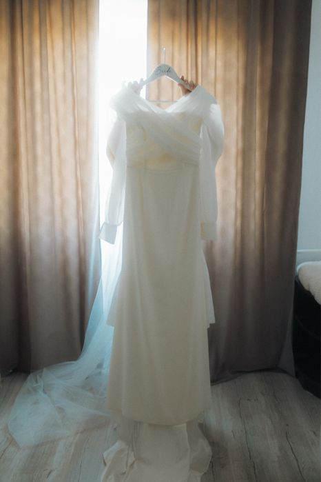 Rochie de mireasa superba,facuta la comanda ,se vinde impreuna cu voal