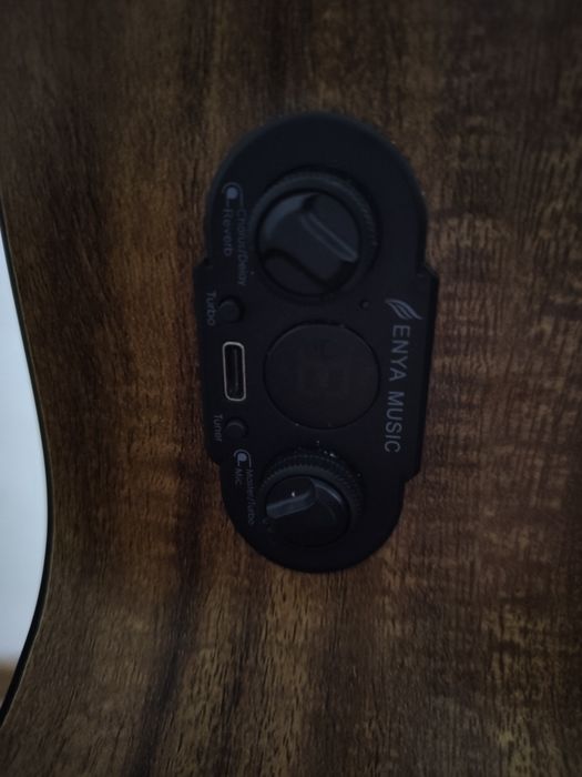 Продам Трансакустическую гитару Enya