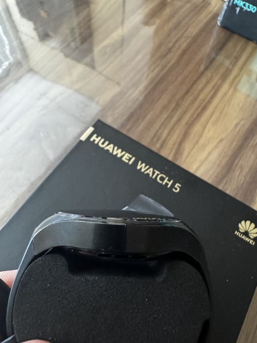 Смарт часовник Huawei Watch 5
