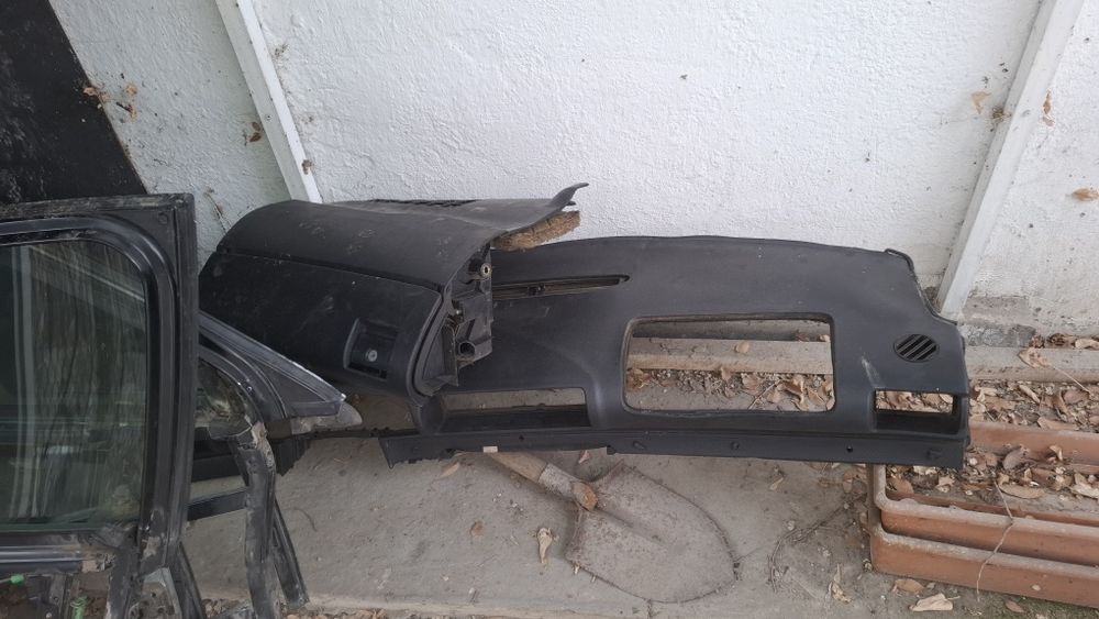 Передние  стекла ауди а4