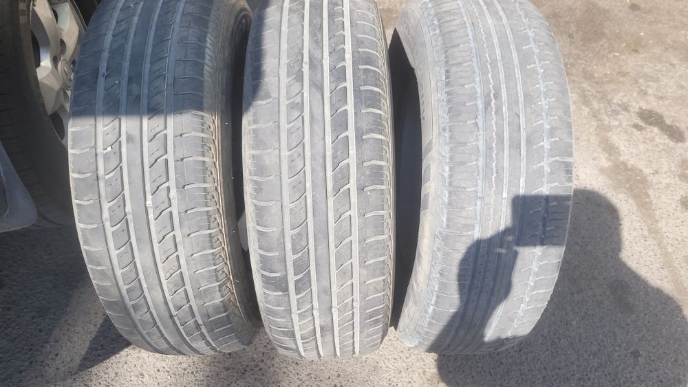 Продам 3 шины в отличном состоянии
