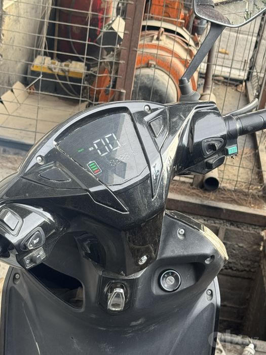 Sukuter sevenmotor.