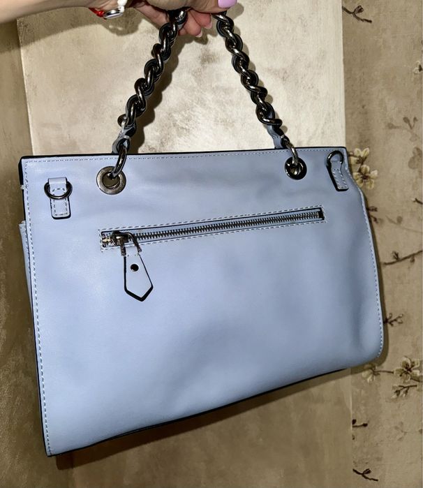 Синя чанта Guess