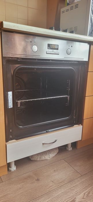 Продам духовой шкаф Electrolux серый