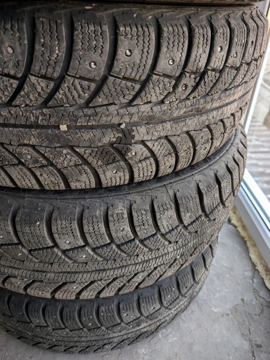 Шины зима, шипы на 15 диски.