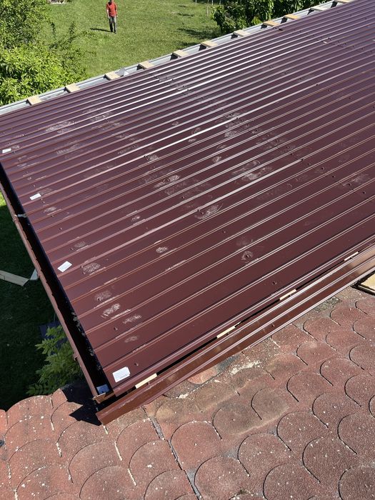 Executam acoperisuri si mici reparati