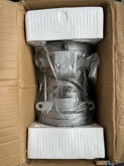 Вибромотор для вибростола