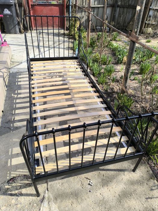 Vând pat copii metalic Ikea