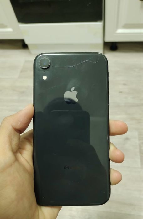 Продаю iPhone XR